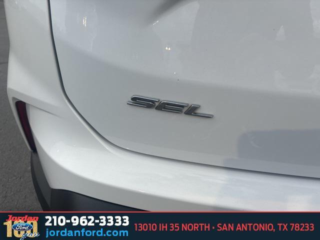 2022 ford edge sel