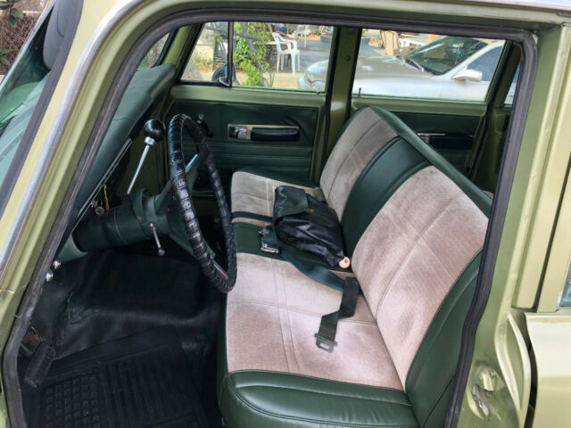 1970 international harvester travelall 1000