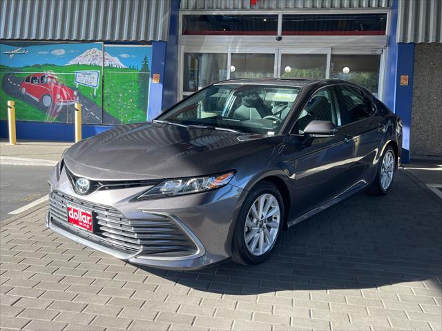 2022 toyota camry le
