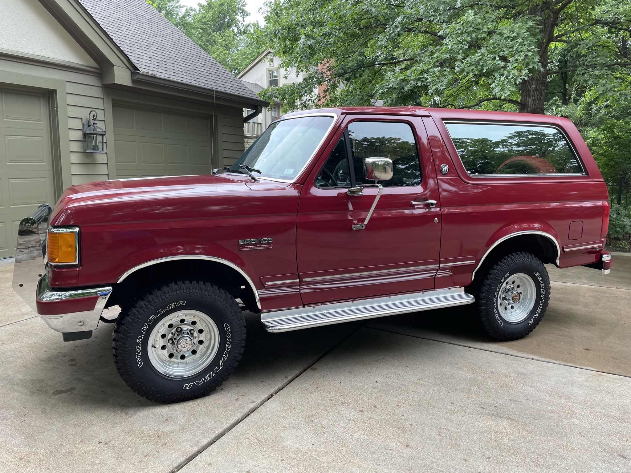 1991 ford bronco silver anniversary edition