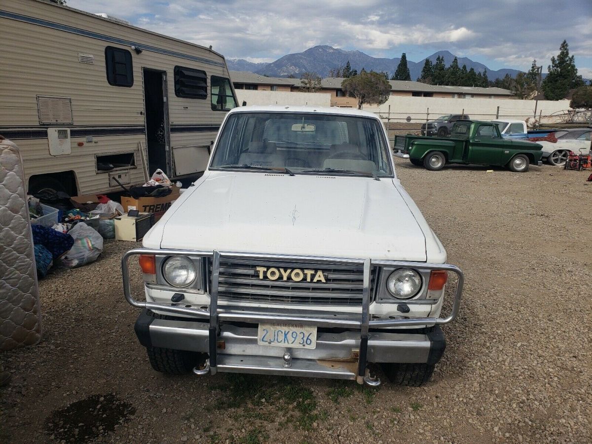 1984 toyota land cruiser suv white 4wd manual fj60