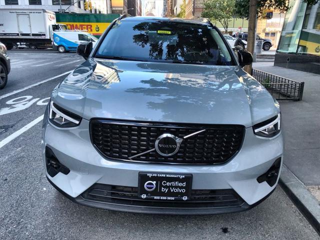 2024 volvo xc40 b5 plus dark theme