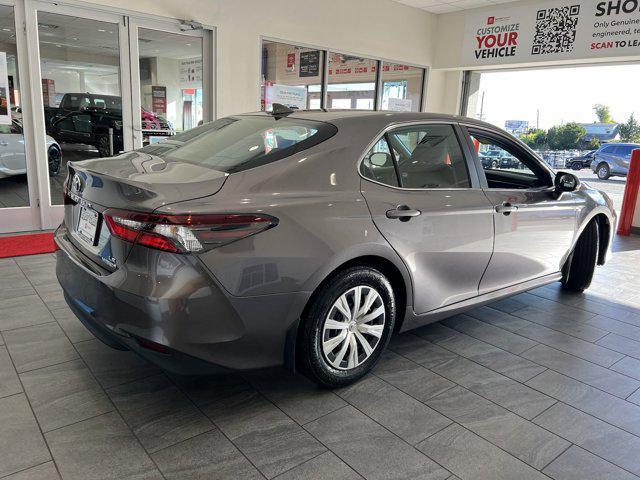 2022 toyota camry le