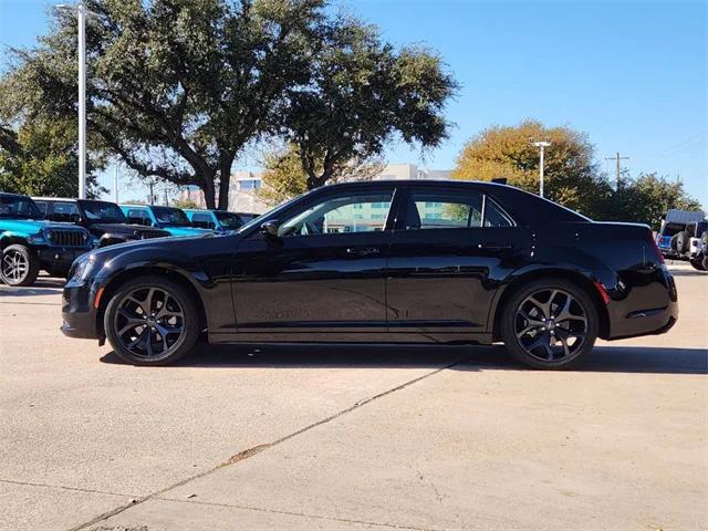 2021 chrysler 300 touring