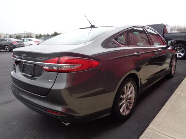 2017 ford fusion se