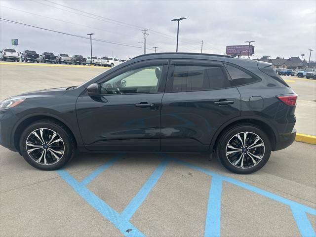 2022 ford escape se