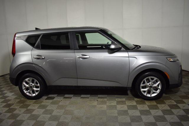 2022 kia soul lx