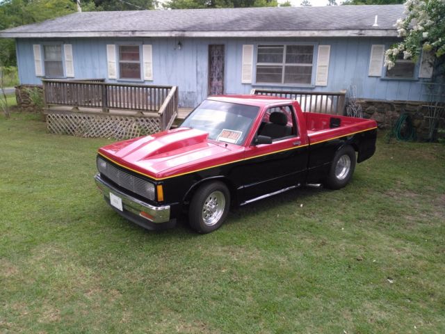 clean 1982 s10 race truck