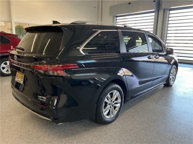 2023 toyota sienna limited 7-passenger