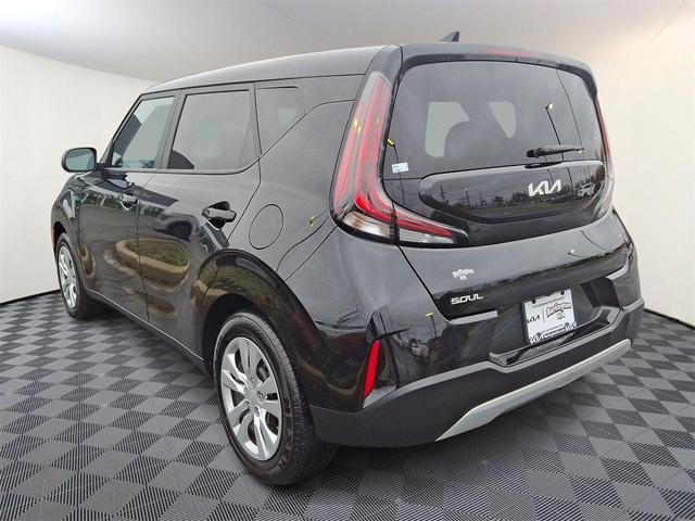 2023 kia soul lx
