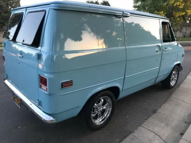 1981 chevrolet g10 van. shorty. custom. shaggy. comic con. fun!