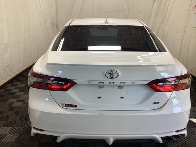 2022 toyota camry se