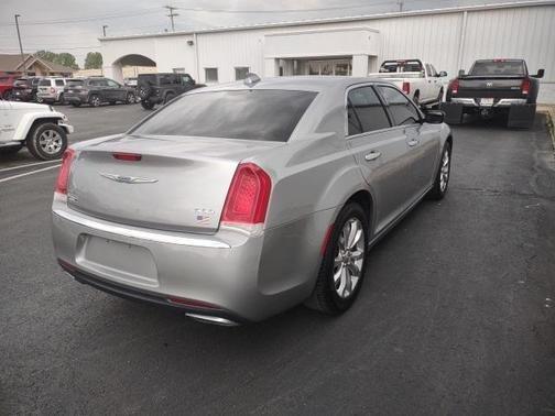 2018 chrysler 300 in saint louis, missouri