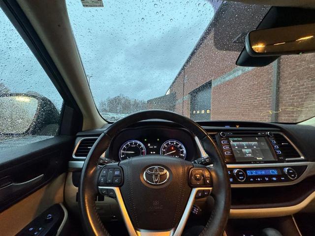2017 toyota highlander xle