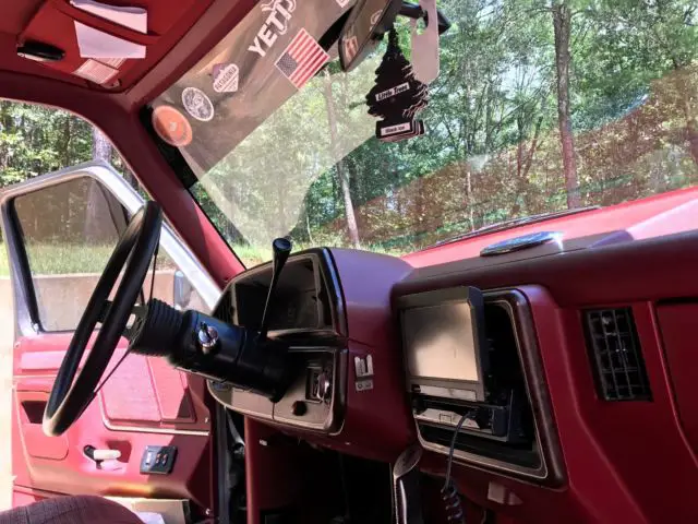 1991 ford f-150 lifted on 44s