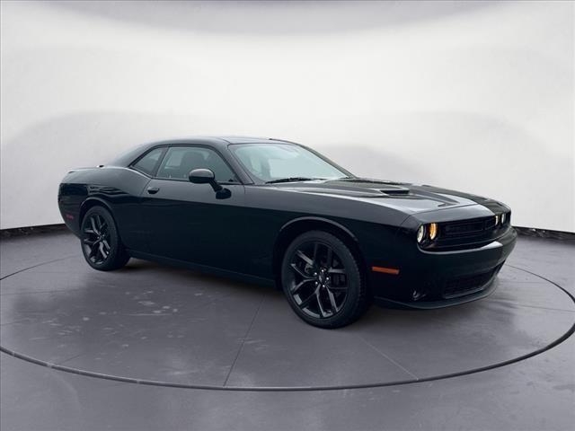 2022 dodge challenger sxt