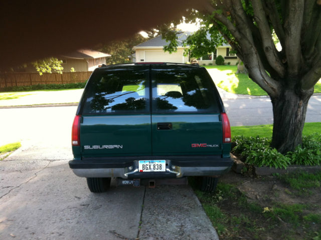 1994 gmc suburban 4wd with almost new michelin tires and aluminum wheels