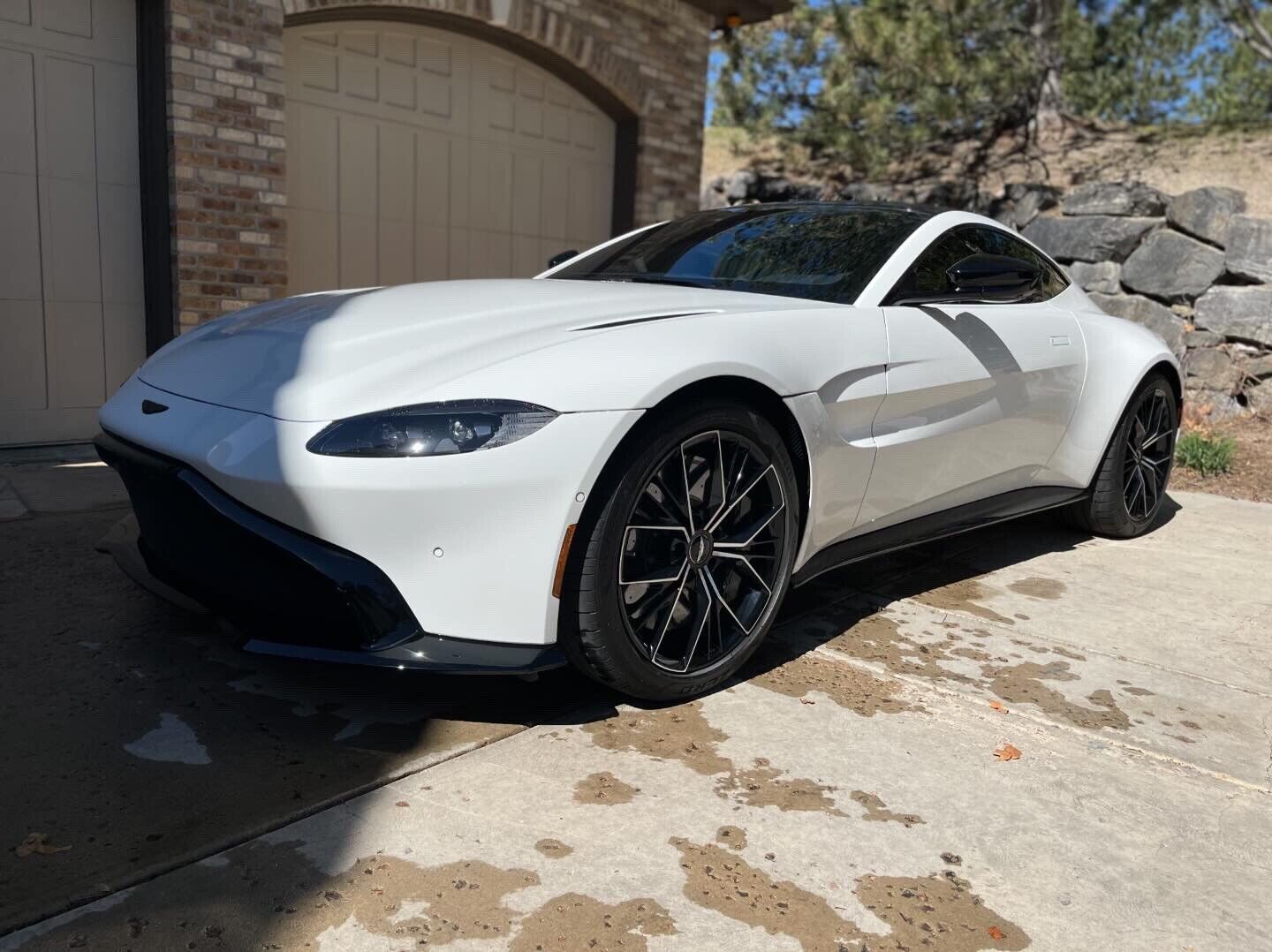 2022 aston martin vantage