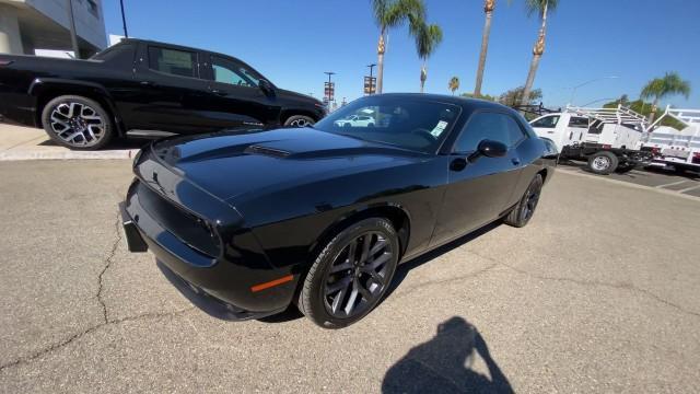 2022 dodge challenger sxt