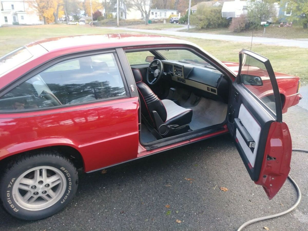 2.8l fuel injected v-6, hatchback, alloy wheels, optioned out