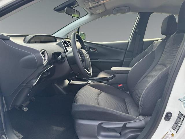 2021 toyota prius prime le