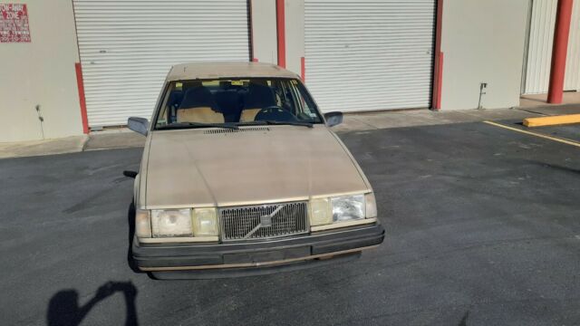 volvo 940 gl sedan 1992, 2.3 l, 115 hp, sunroof, tow hook, 140k miles