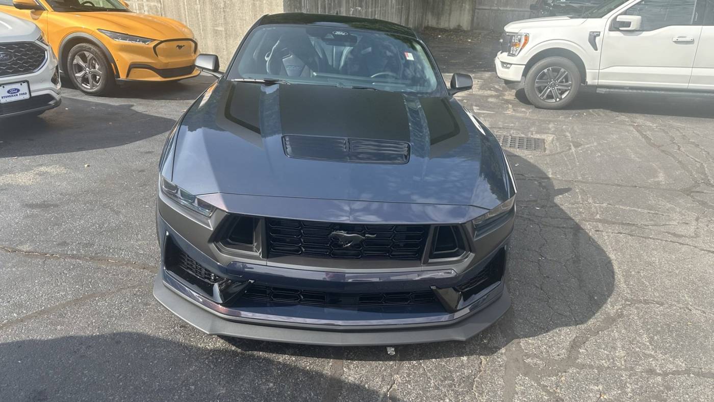 2024 ford mustang dark horse