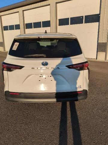 2021 toyota sienna le