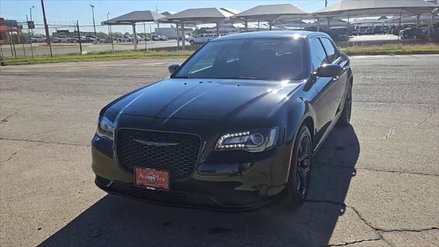 2023 chrysler 300 touring