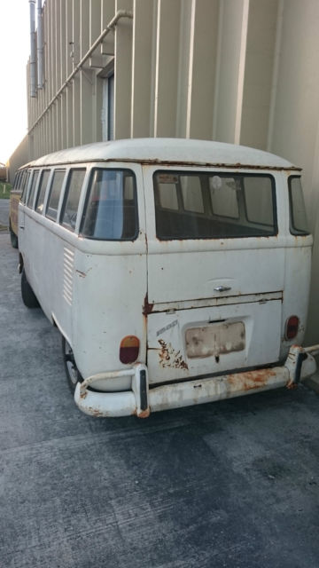 1973-volkswagen-bus-vanagon - split 15 window - very rare