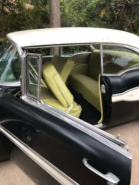 1957 pontiac star chief. 2 door hard top. classic. running. hot rod