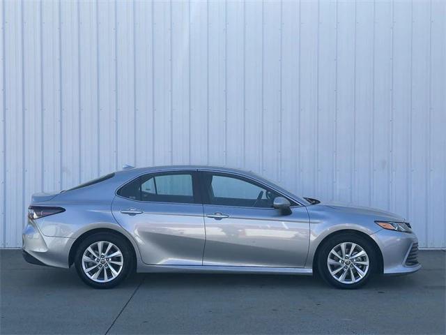 2024 toyota camry le