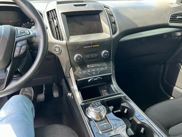 2020 ford edge se