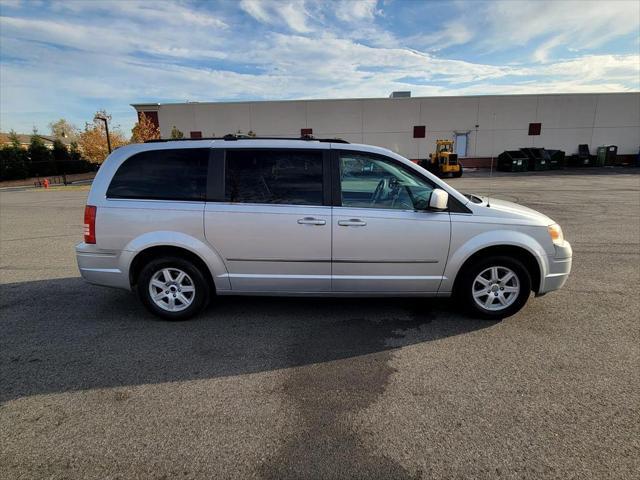 2010 chrysler town & country touring