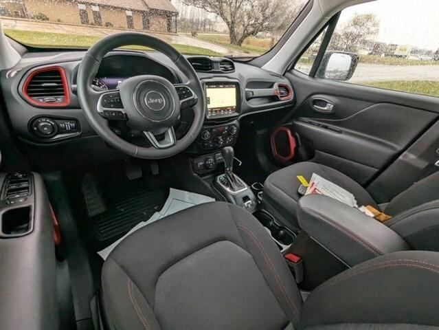 2023 jeep renegade trailhawk