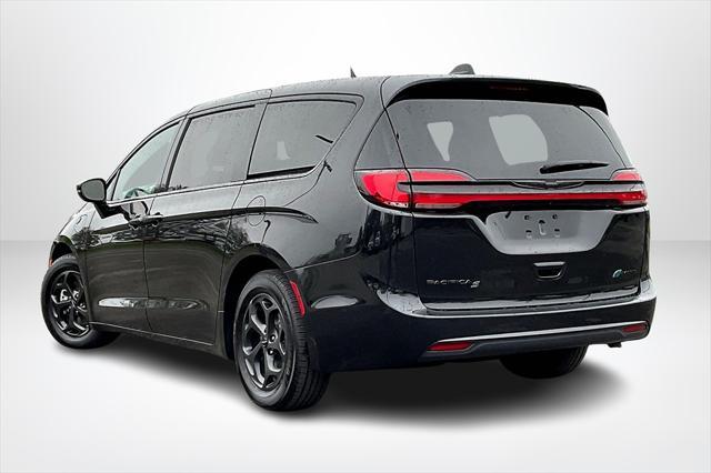 2022 chrysler pacifica hybrid touring l