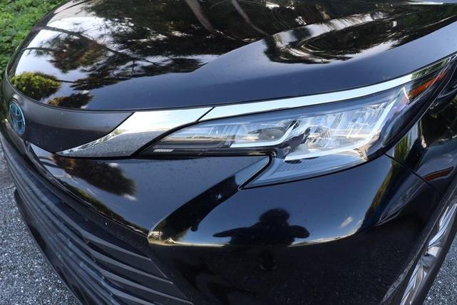 2021 toyota sienna le