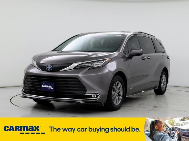 2021 toyota sienna xle