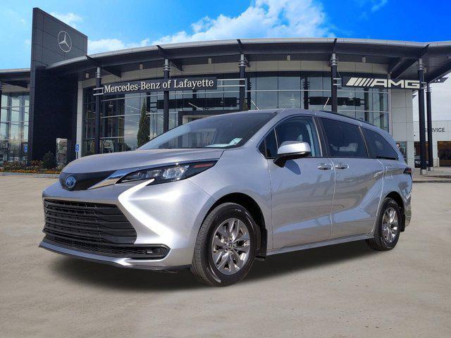 2024 toyota sienna le