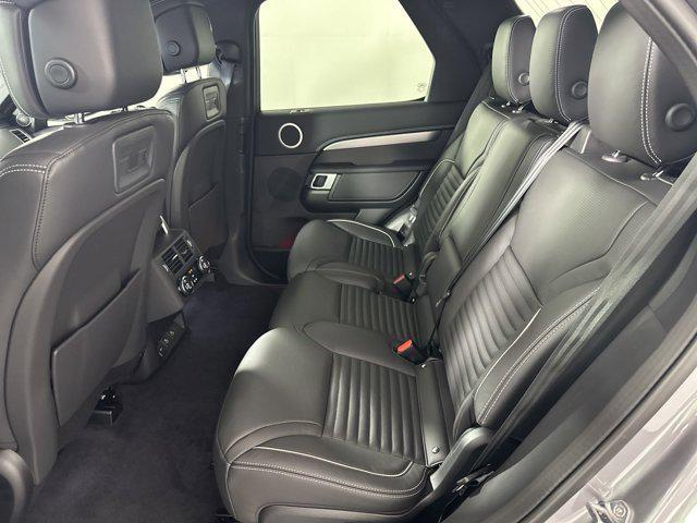 2024 land rover discovery p300 dynamic se