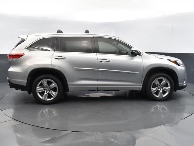 2017 toyota highlander limited