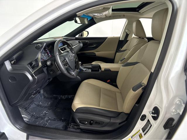 2021 lexus es 300h base