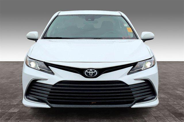 2021 toyota camry le
