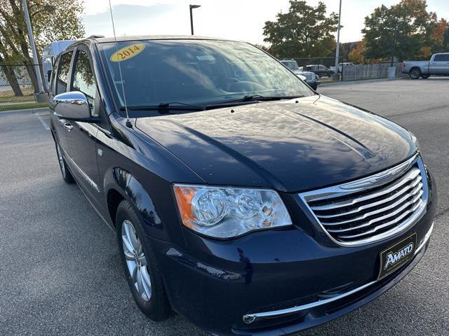 2014 chrysler town & country s