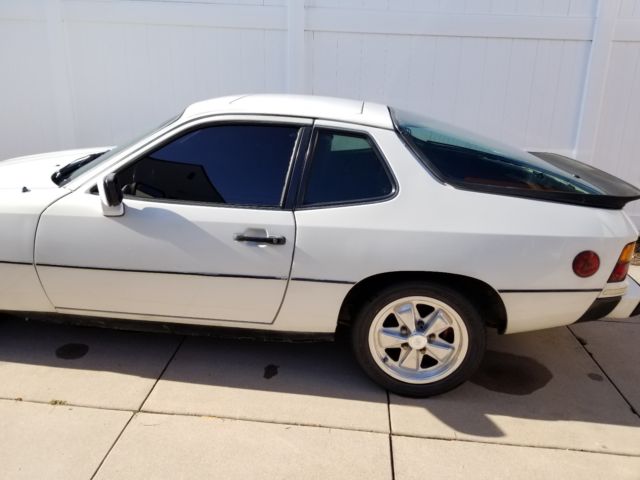 1987 porsche 924 s, california car,no rust,5 sp, runs great,sunroof, collector !