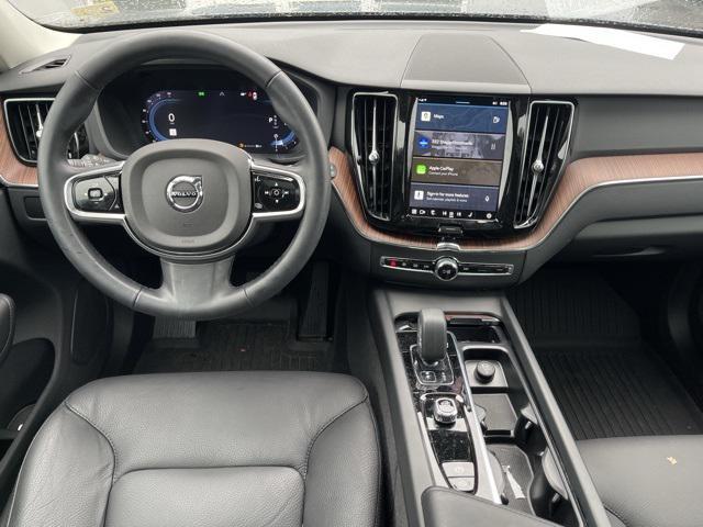 2024 volvo xc60 b5 plus dark theme