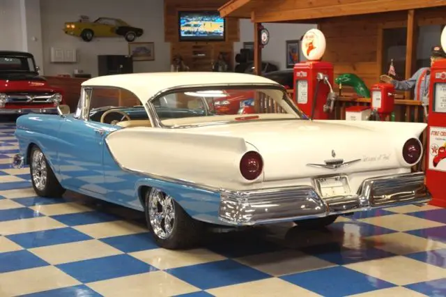 1957 ford fairlane resto-mod fuel injected