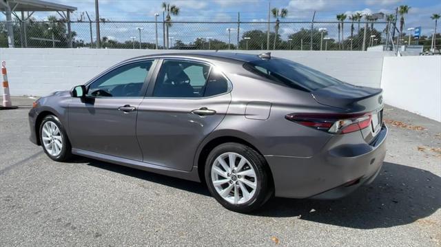 2022 toyota camry le