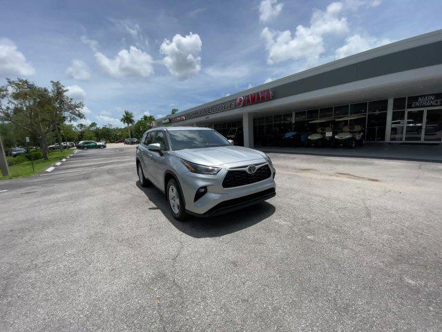 2023 toyota highlander le