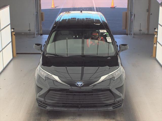 2024 toyota sienna le